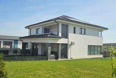 Casă individuală cu 4 camere în Dezmir
