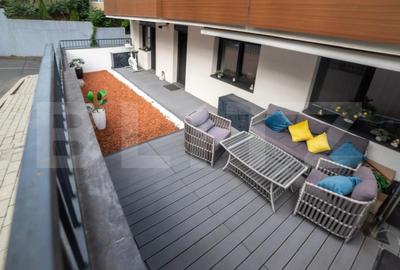 Apartament cu 3 camere semidecomandat, mobilat în Florești