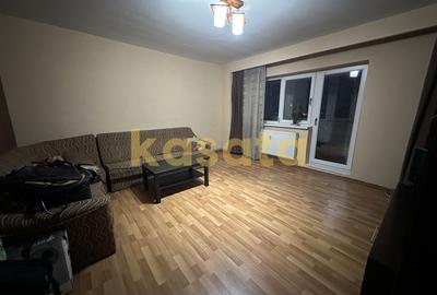 Apartament cu 3 camere decomandat, mobilat în Păcii