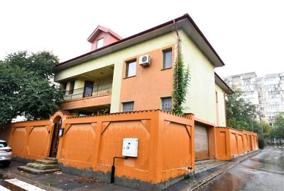 Vila spatioasa, pretabil pentru locuit/clinica, zona Micro 17 – Galati - 1