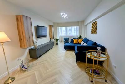 Unirii stradal,bloc monolit,mobilat/utilat,totul nou,ultralux,vedere panoramica - 1