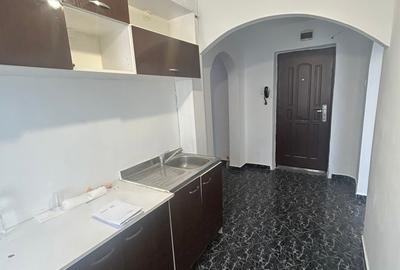 Apartament 3 camere- Zona Sud - etaj 3/4 - 48 mp - 48500 euro negociabil - 2