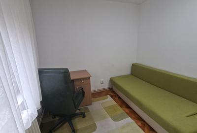 Apartament cu 4 camere decomandat, mobilat în 7 Noiembrie