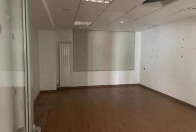 Cladire de birouri si spatii comerciale P+4E, stradal la DN1 - 17