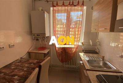 Apartament cu 3 camere decomandat în Cetate