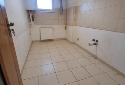 Apartament 2 camere decomandat, parcare, metrou 10 min, mutare imediata - 1