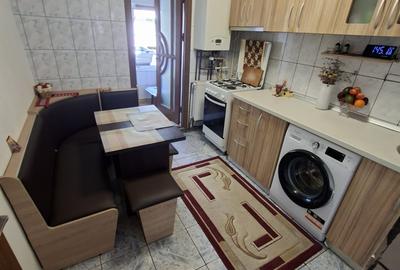 Apartament cu 2 camere decomandat, zona Nicolina - 4