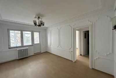 Apartament cu 2 camere semidecomandat în Podu Roș