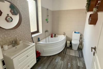 Casa moderna cu 4 camere, garaj 3 masini, curte amenajata – Valu lui Traian - 30