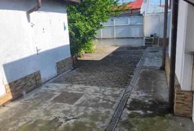 Casa locuibila imediat, centrala gaz, teren si curte proprie – zona buna - birou - 9