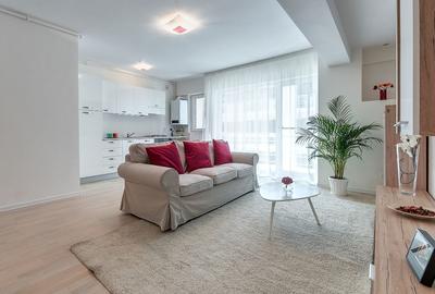 Apartament cu 3 camere decomandat, mobilat în Băneasa