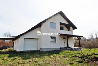 Casă individuală cu 4 camere în Corunca