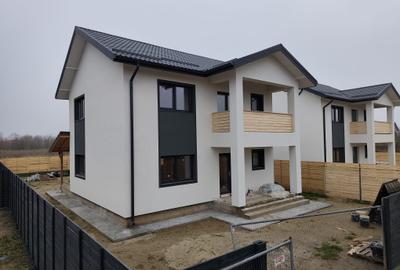 FARA COMISION case 4 camere 2 bai terasa P+1+pod canal apa gaz curent la cheie - 2