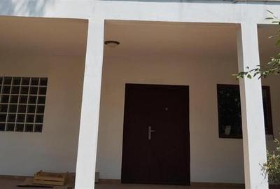 Vila de vanzare cu acces la padurea Izvorani in spatele casei si aproape de cent - 8