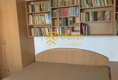 Apartament cu 3 camere în Podu Roș