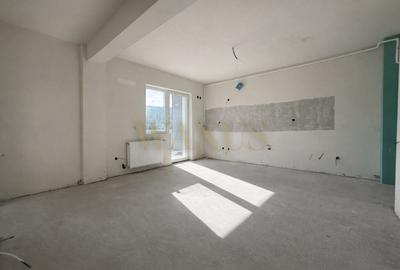 Apartament cu 3 camere semidecomandat în Florești