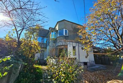 Apartament cu 4 camere semidecomandat în Central