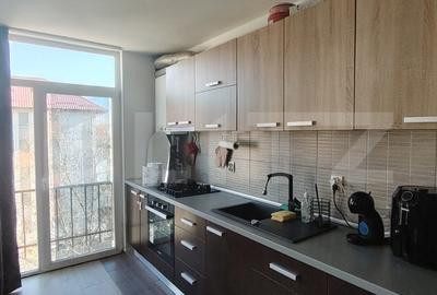 Apartament cu 3 camere semidecomandat, mobilat în Florești
