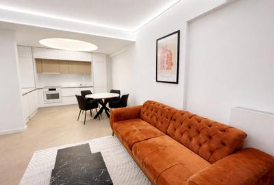 Apartament cu 3 camere semidecomandat, mobilat în Central