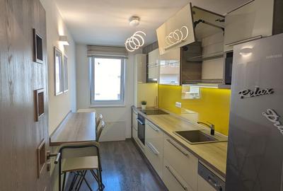 Langa Mall Coresi, in complexul Urban, 2 camere mobilate, 550 euro/luna - 11