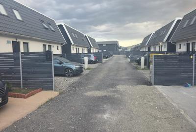 Vand casa 4 camere tip duplex Tarlungeni Izvor zona Hanul din Izvor - 1