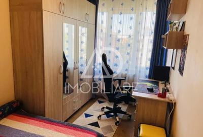 Vânzare apartament 3 camere, strada Unirii , zona Gârdu - 5