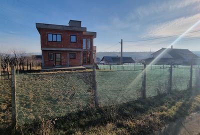 Casa noua cu etaj la intrare in Curtesti - 1