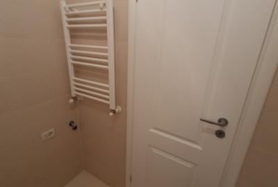 Vând apartament cu 2 camere, decomandat nou  + loc de parcare, situat in complex - 12