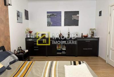 Apartament 4 camere decomandate, ultracentral, Bacau