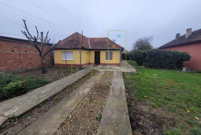 Casa in Ronat compartimentata in 2 apartamente cu intrari separate - 1