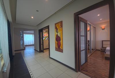 Apartament 3 camere 2 bai lux parcare subterana termen lung zona KM 5 - 25