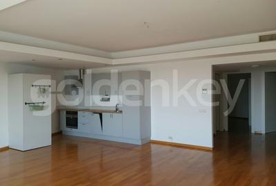Apartament cu 4 camere decomandat în Herăstrău