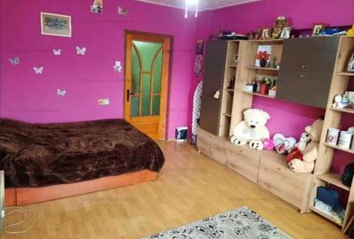 Etaj 3 , Decomandat 2 cam 53mp zona Bis Sf.Gheorghe -Garii - 1