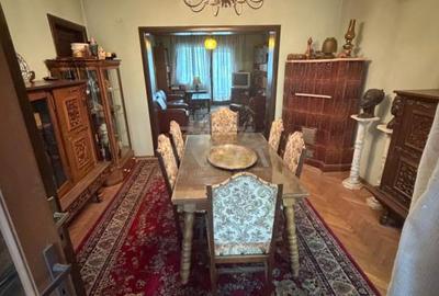 Apartament cu 3 camere decomandat, mobilat în P-ța Victoriei