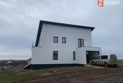 Casa individuala cu 5 camere si teren de 840 mp, Pischia - 12