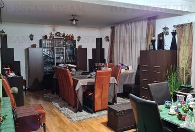 Super afacere, vila cu aspect de conac cu spatii moderne dar si clasice antichiz - 9