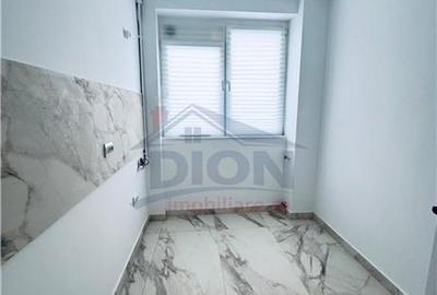 Titan - Piata Minis - Liceul Cuza - 1