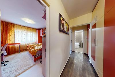 Apartament cu 4 camere decomandat în Răcădău