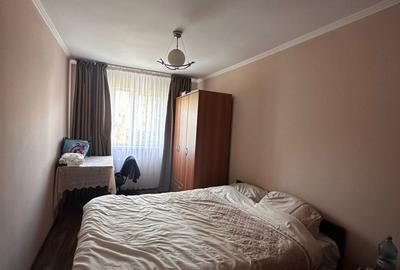 Apartament cu 3 camere semidecomandat, mobilat în Alexandru cel Bun