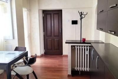 Apartament cu 2 camere semidecomandat, mobilat în Unirii