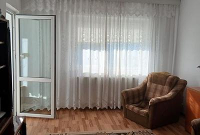 Apartament cu 3 camere decomandat în C5