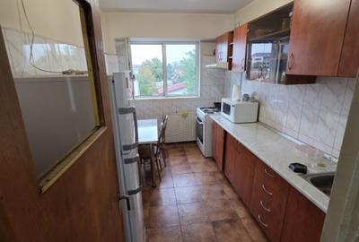 Apartament cu 3 camere semidecomandat în Uverturii