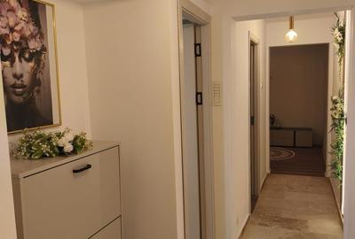 Apartament cu 3 camere semidecomandat în Casa de Cultură