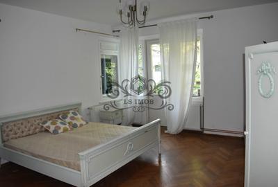 Casă cu 12 camere în Centrul Istoric