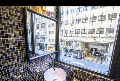 Apartament cu 4 camere semidecomandat în Calea Victoriei