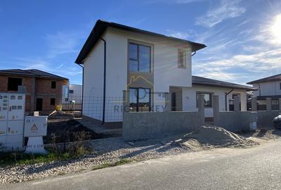 Oportunitate! Vila moderna 4 cam, asfalt, toate utilitatile! Comision0 - 1