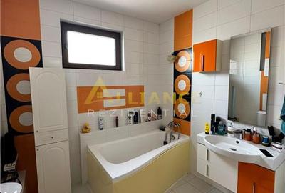 [SUDULUI] Casa individuala cu 4 camere | 3 bai - Teren 160 mp - - 25