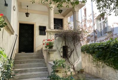 Casa in Cartierul Armenesc - curte individuala - 12