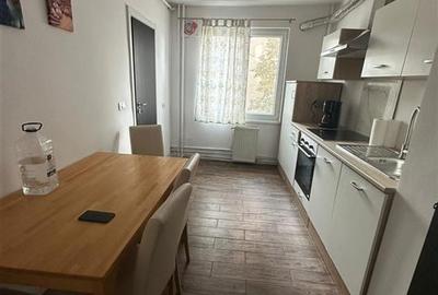 Apartament cu 3 camere decomandat în Gheorghe Lazăr