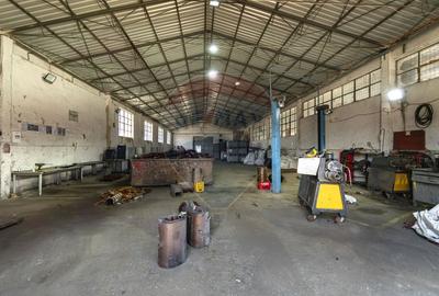 Hală industrială de vânzare în Brașov  1.777 mp, 2.000kW, teren 4.800 - 25